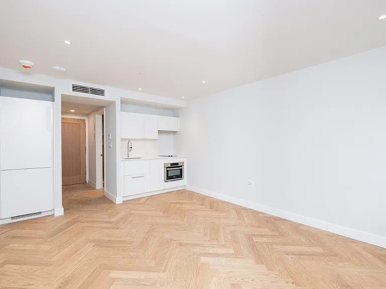 12 Commonwealth — Photo 12
