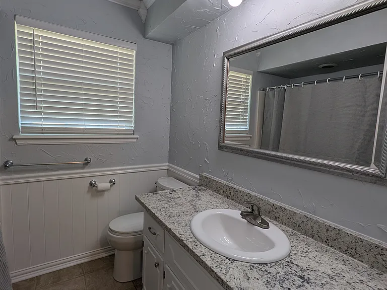 313 Davis Cir — Photo 8