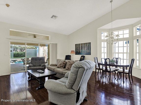 3rd image of 9131 Rhett Ln