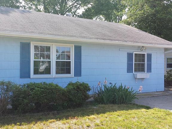 2nd image of 205 Fernwood Ln