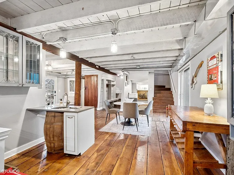 2404 Ridge Ave — Photo 5