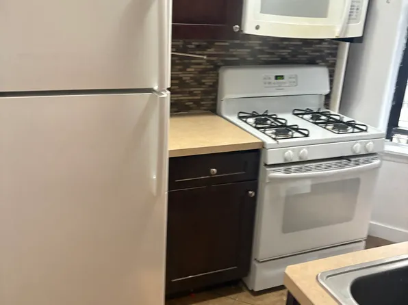 475 West 186th Street image 5 of 9