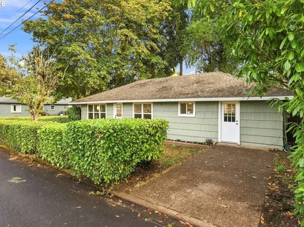 211 Sherman St, Amity, OR 97101