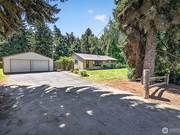 2nd image of 5685 Airport Road
