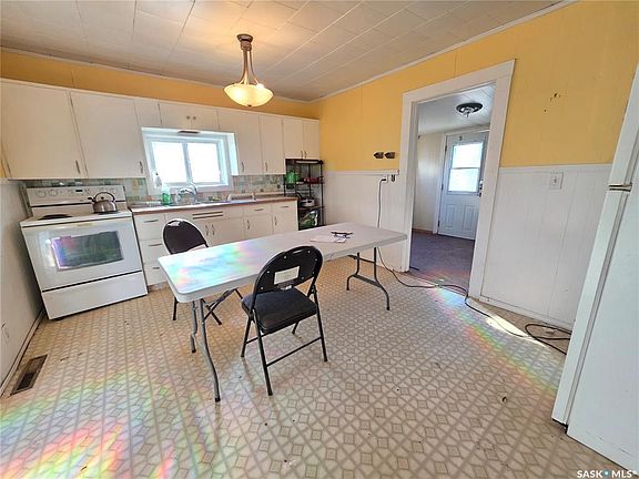 3rd image of 3360 Rutland AVENUE