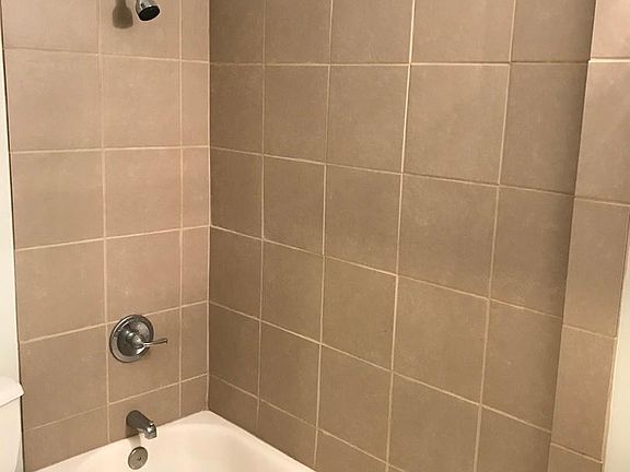 5th image of 7606 N Paulina St APT 202B
