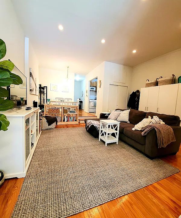 1st image of 27 W 71st St APT 2B