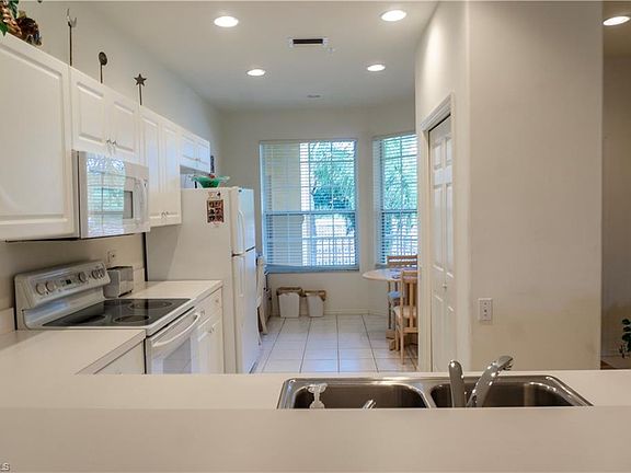 2nd image of 8241 Parkstone Pl APT 206