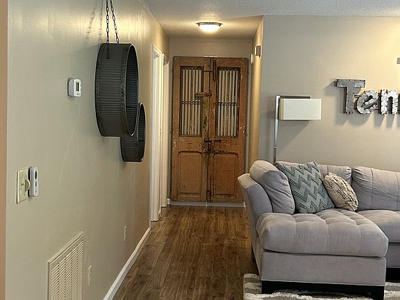 5th image of 203 Snead Dr