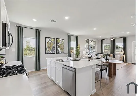 5 bed, 2268 sqft, $3,400 — Photo 2