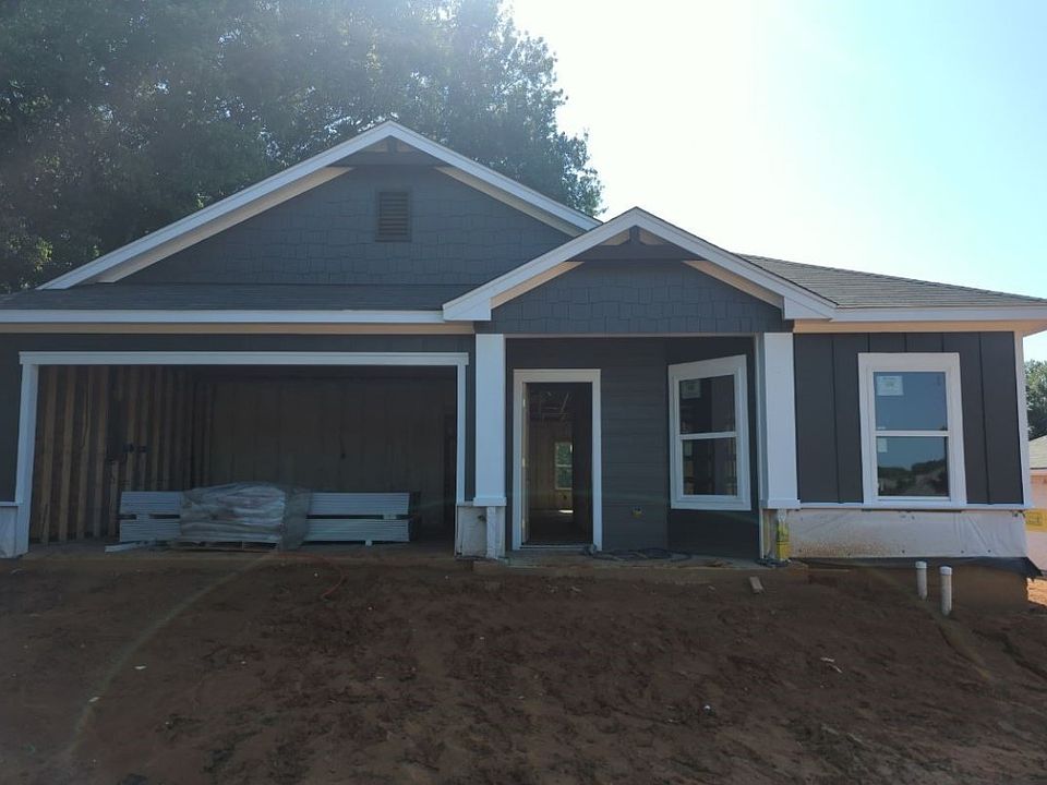 1st image of 111 S Rainbow Dr