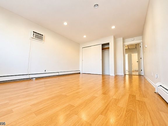 3rd image of 31 Blakely Pl #1