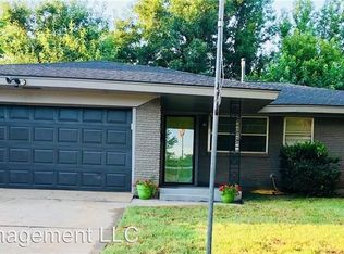 501 NE 20th St, Moore, OK 73160