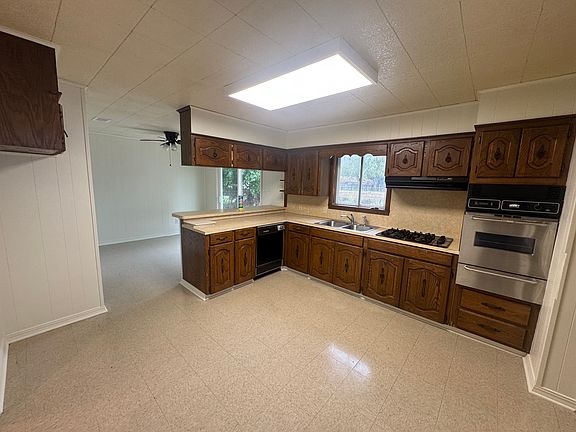 4th image of 7404 Louise St