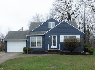 28950 Homewood Dr, Wickliffe, OH 44092