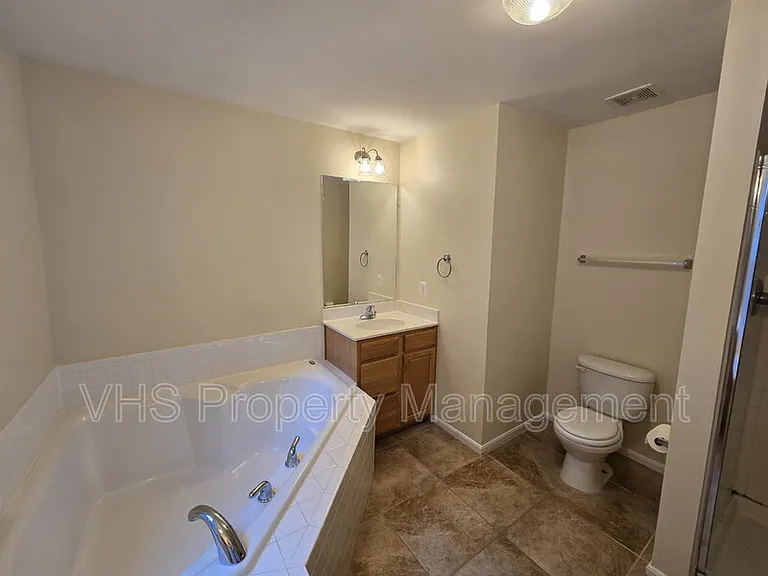 832 Fox Den Rd — Photo 32