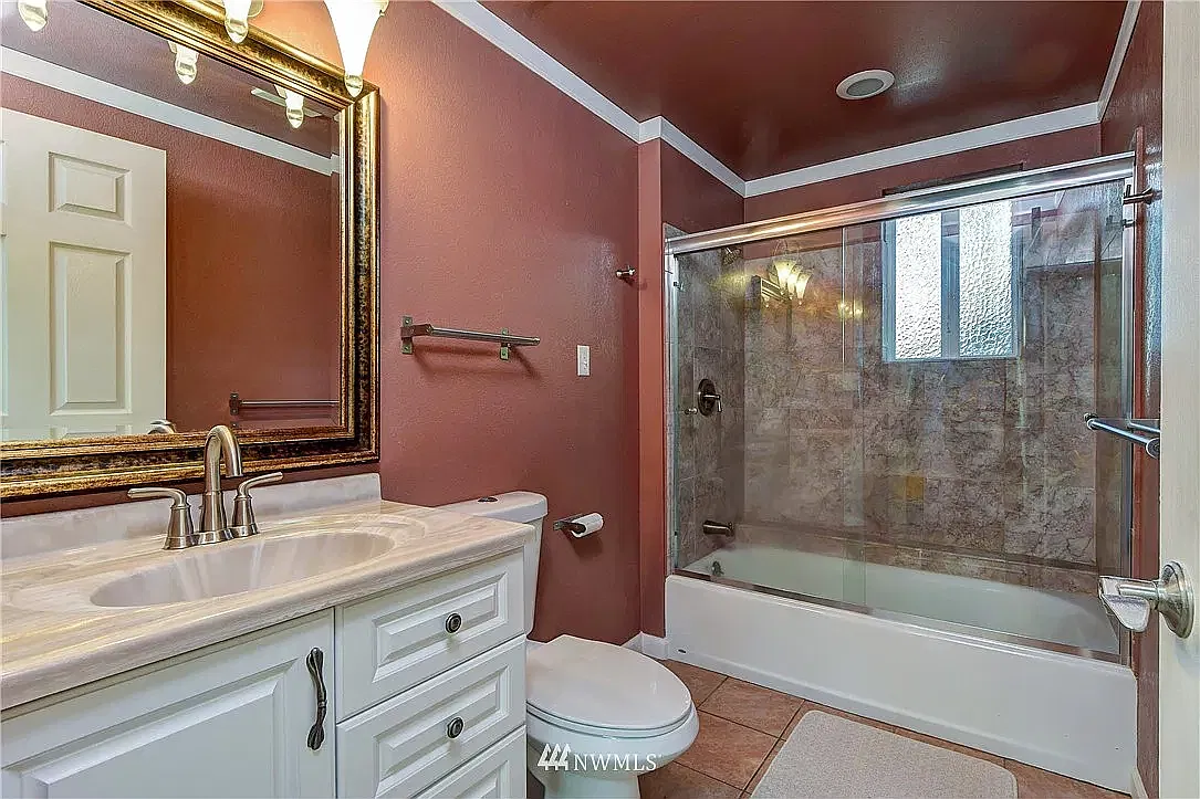 3 bed, 2.5 bath, 1920 sqft, $3,870 — Photo 4