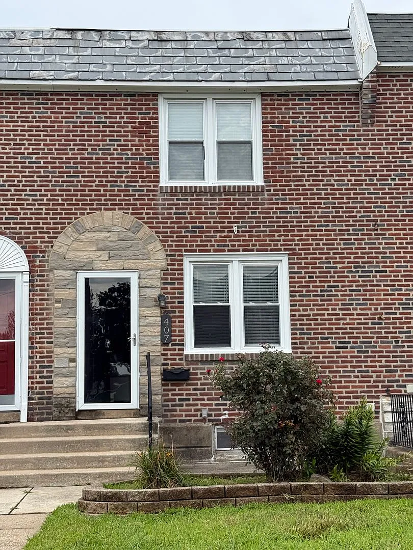 3 Bed / 1.5 Bath Updated Townhome — Photo 2