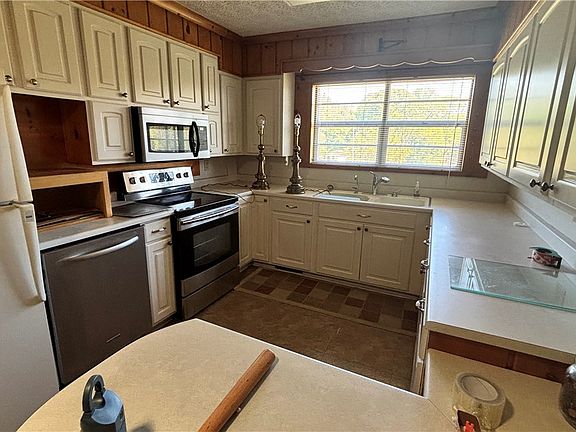 5th image of 270 Flat Rock Rd