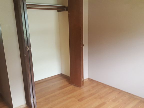 5th image of 3214 New England Dr