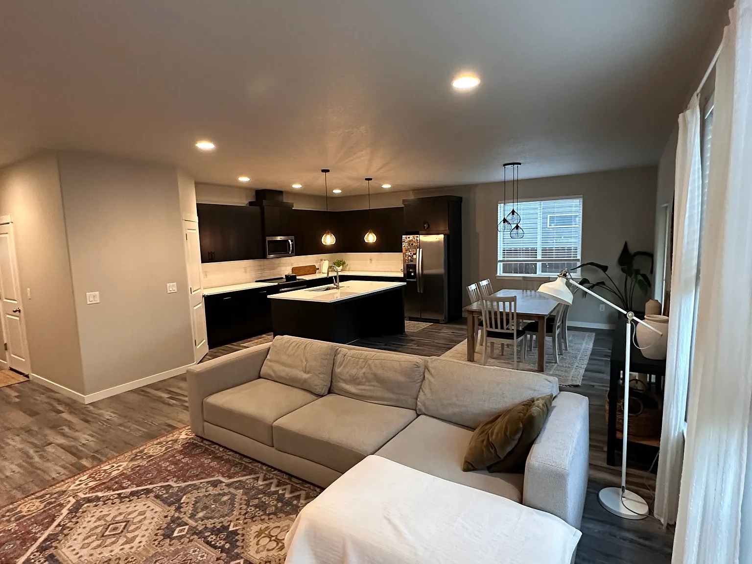 3 bed, 2.5 bath, 2104 sqft, $2,800 — Photo 4