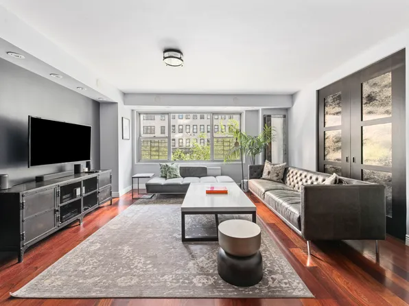 400 East 56th Street 3D image 2 of 17