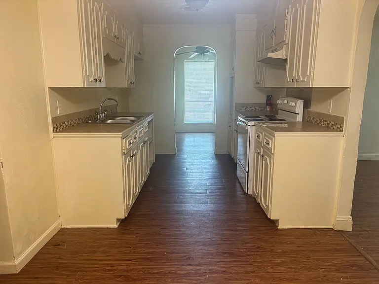 951 Metairie Rd — Photo 2
