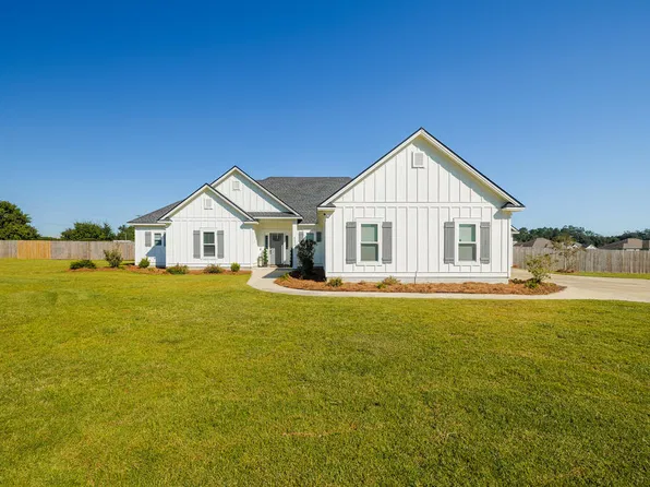 6034 Red Tail Dr, Hahira, GA 31632