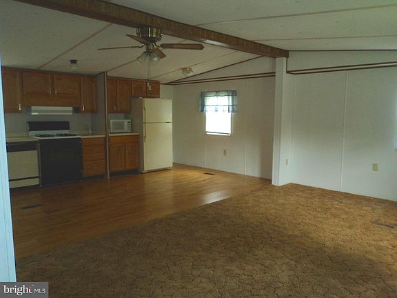 3rd image of 32802 Circle Dr