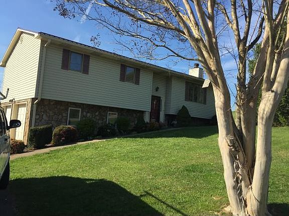 3rd image of 413 Knotsbury Ln
