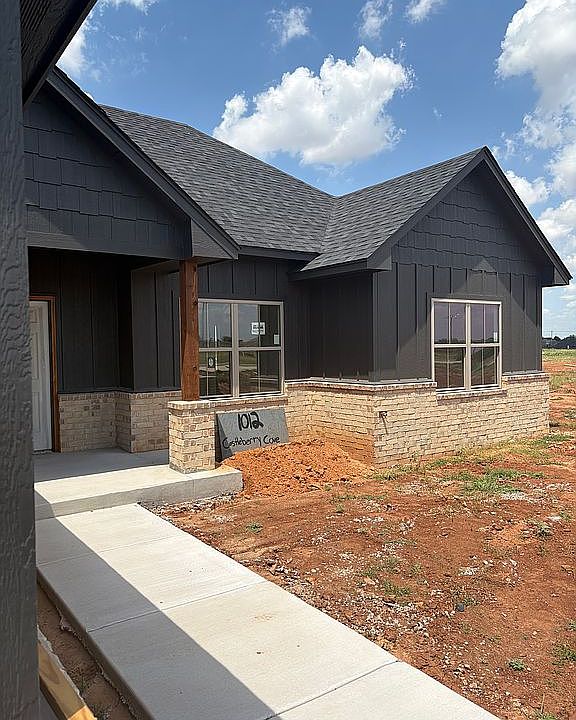 2nd image of 1012 Castleberry Cv