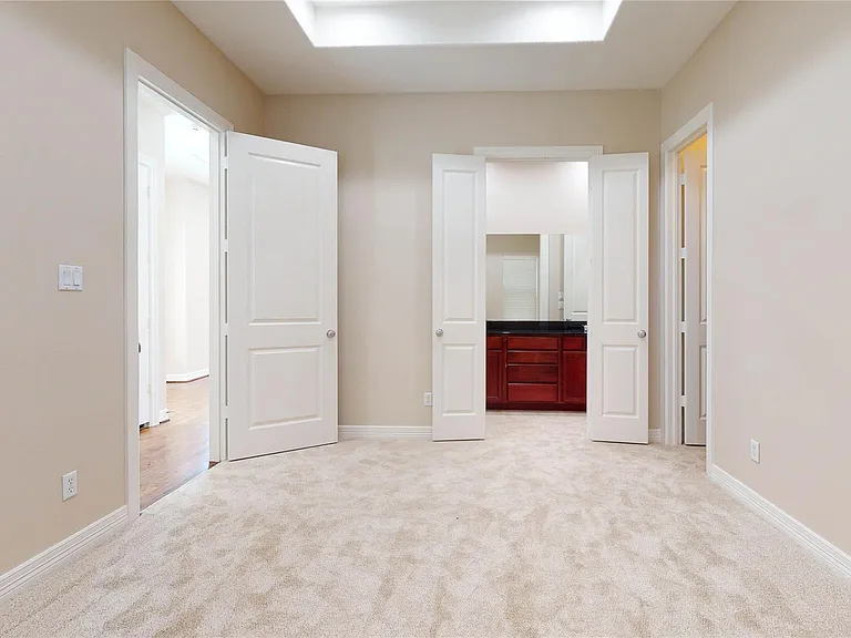 3826 Center St — Photo 15