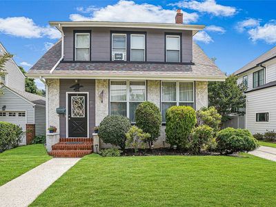 29-29 211th St, Bayside, NY, 11360