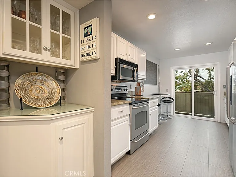 28 Corniche Dr #G — Photo 9