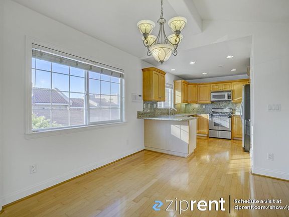 5th image of 2417 Grant Ave