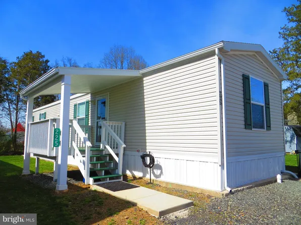 225 Laurel Run Dr, Quakertown, PA 18951