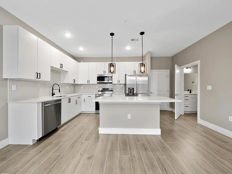 2105 Broome St — Photo 5