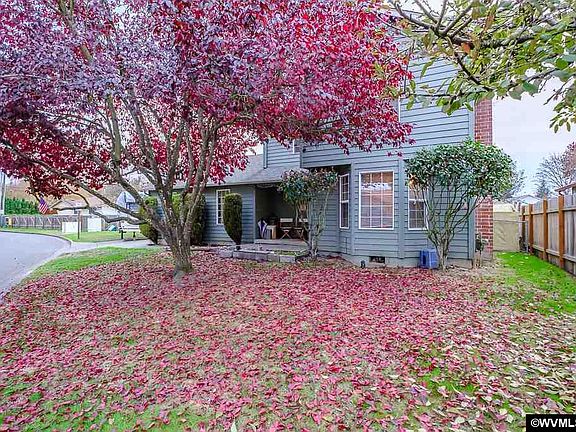 2nd image of 413 Clara Ct NE