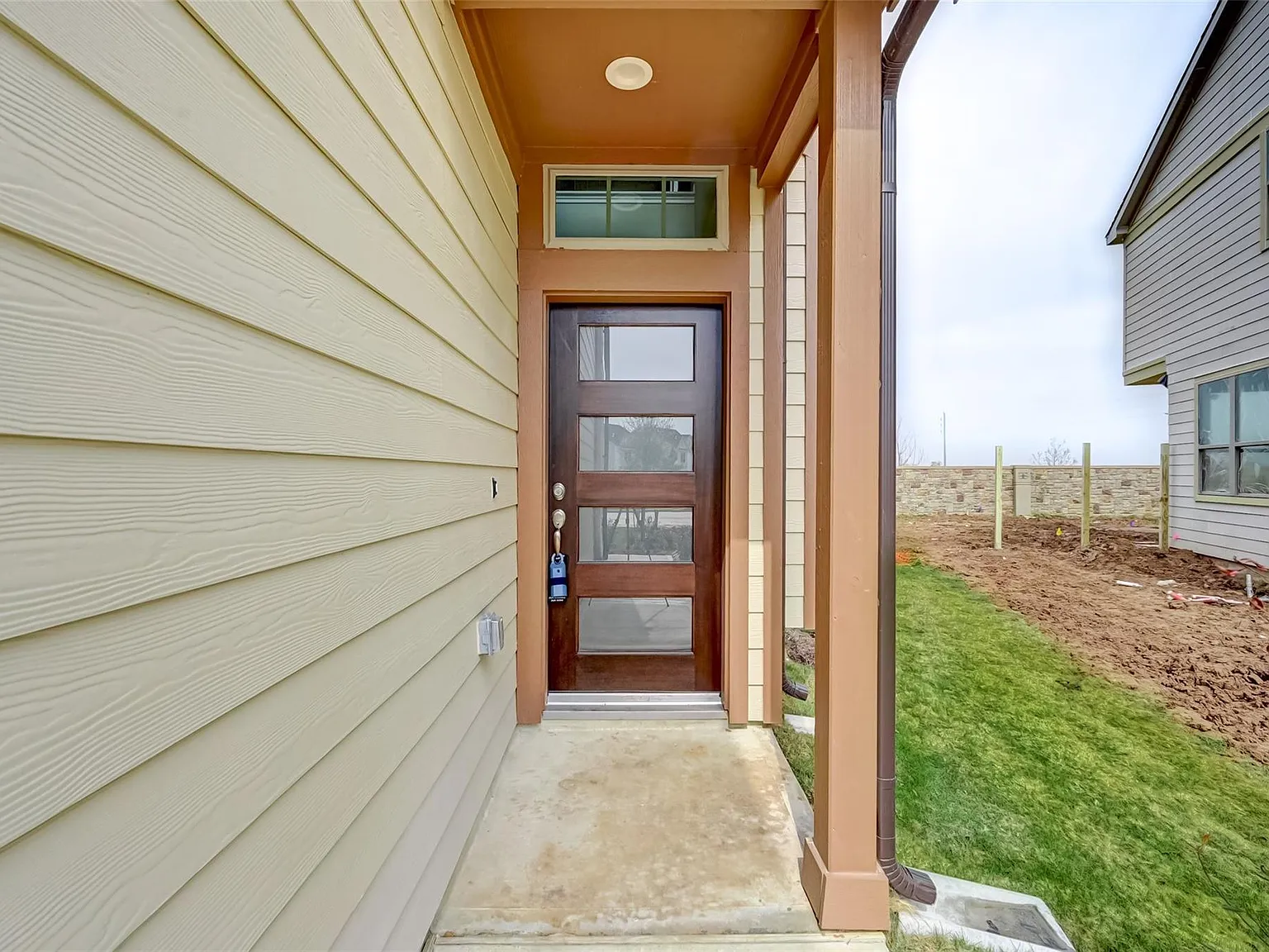 3 bed, 2.5 bath, 1902 sqft, $2,200 — Photo 2