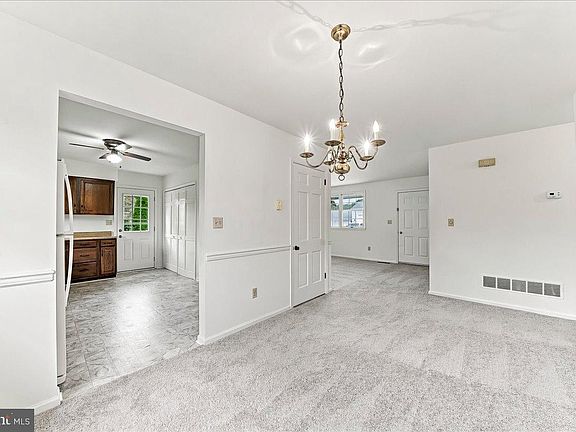 5th image of 160 Pine St