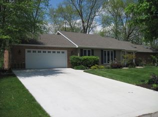 521 Warren Ave, Charleston, IL 61920