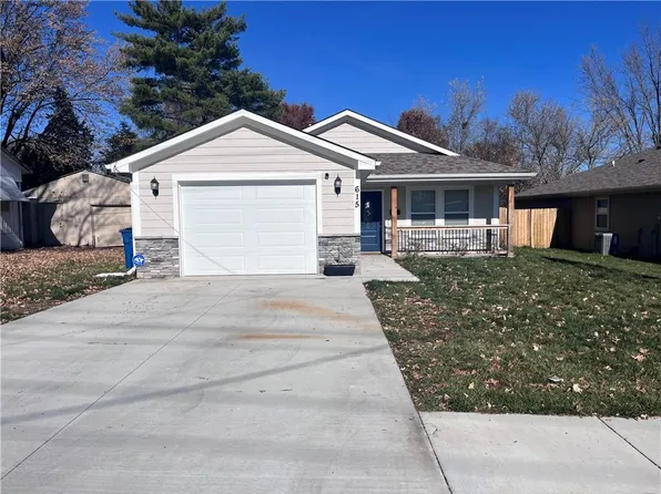 615 W Dryden St, Odessa, MO 64076