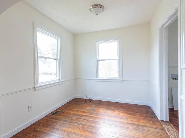 101 S Cedar Ave — Photo 6