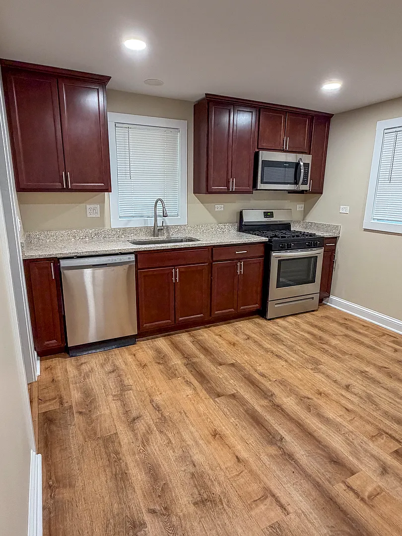 2 bed, 750 sqft, $2,350 — Photo 2