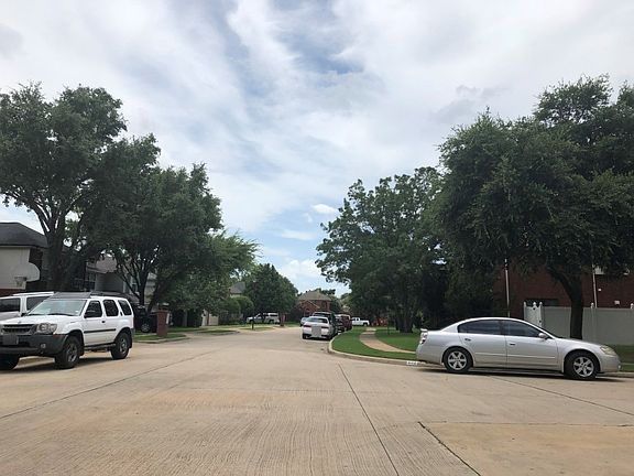 4th image of 611 Saint Andrews Pl