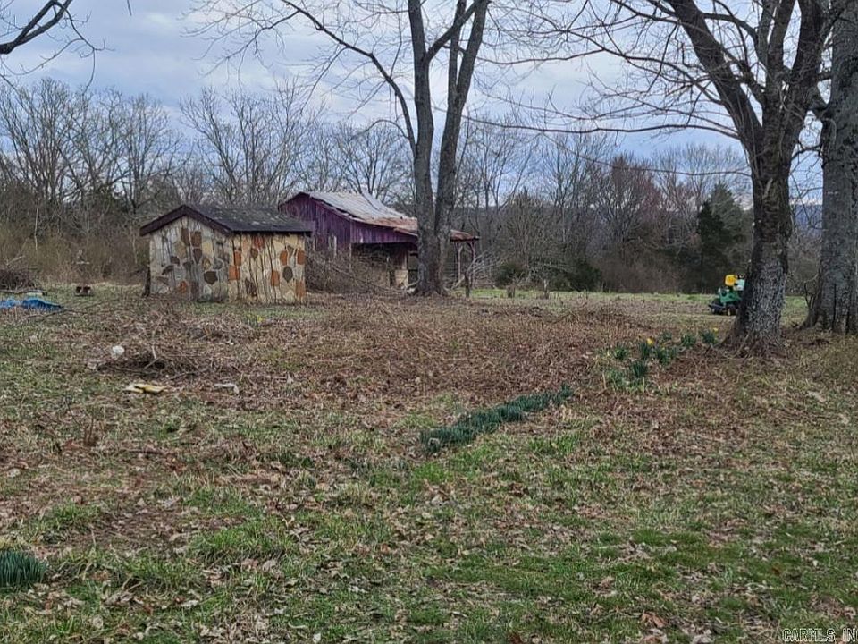 2nd image of 40 Campbell Loop