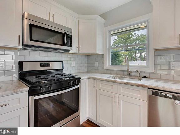 3rd image of 6 Southampton Dr