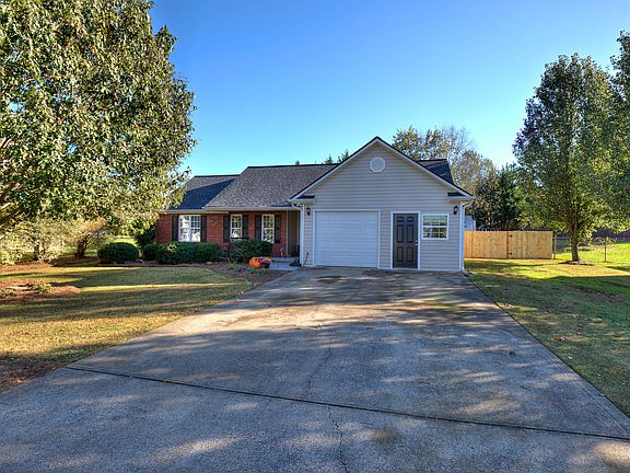 2nd image of 13 Bloomfield Ct