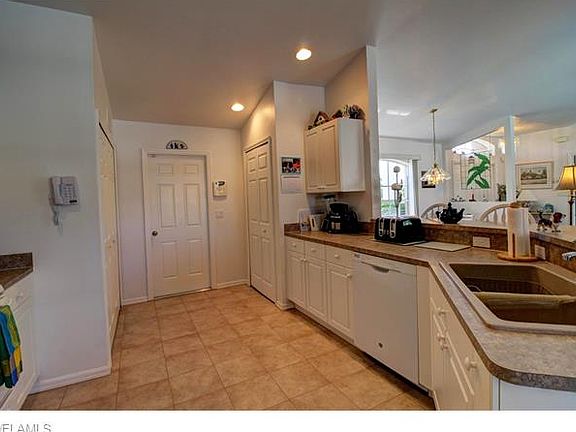 5th image of 323 NE 6th Ter