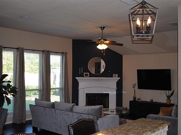 5th image of 1403 Bricknell Dr